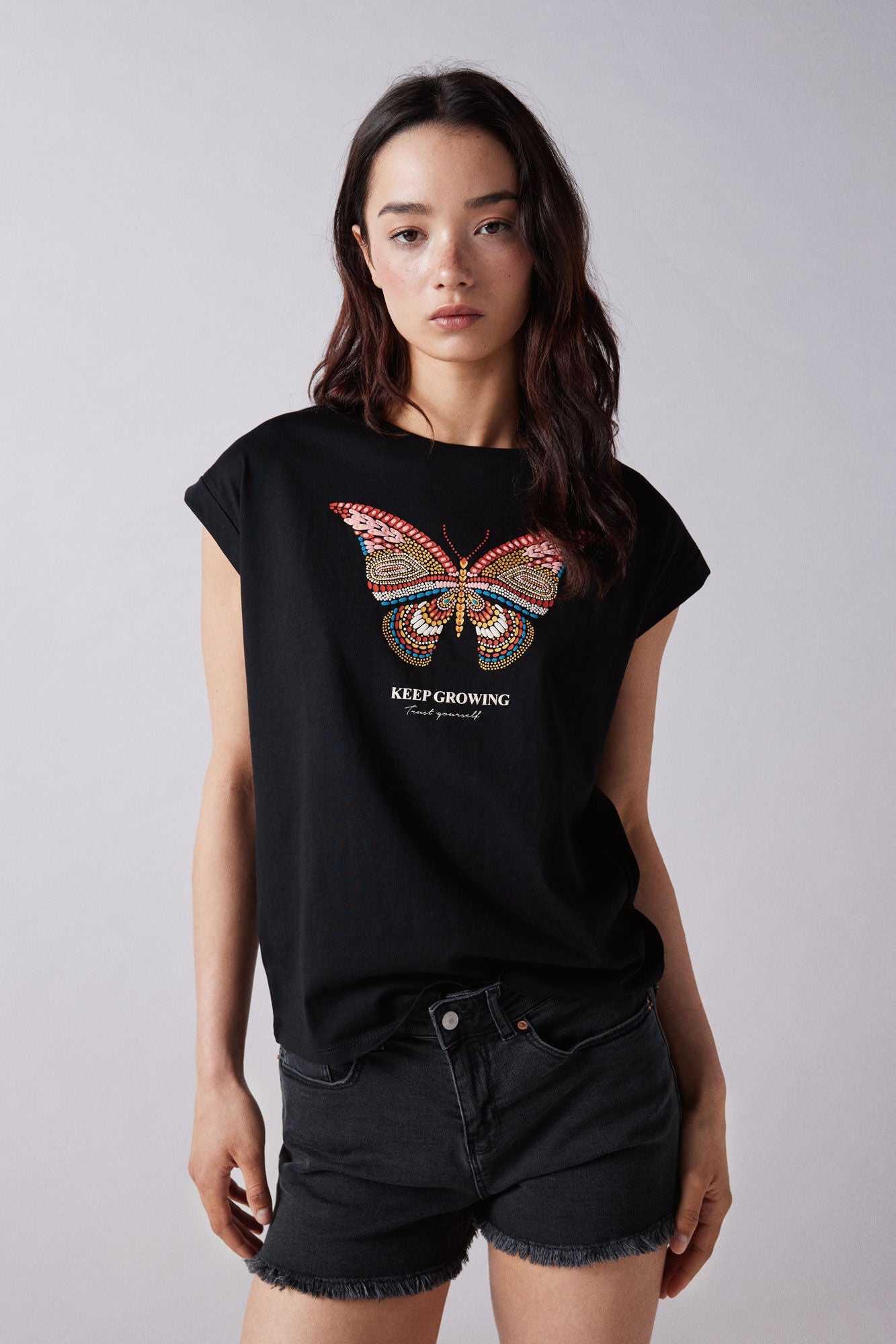 Graphic shoulder buttons T-shirt