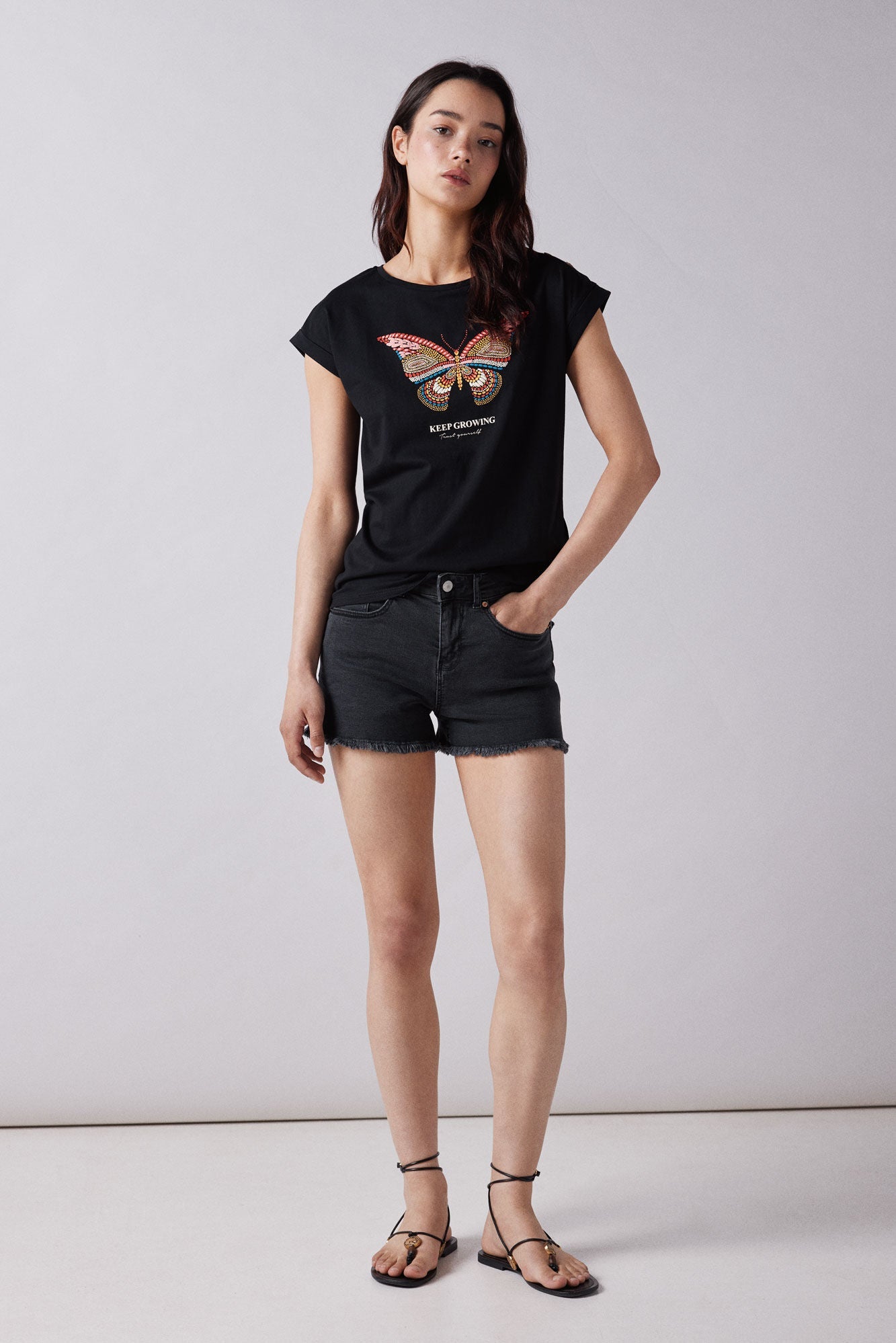 Graphic shoulder buttons T-shirt