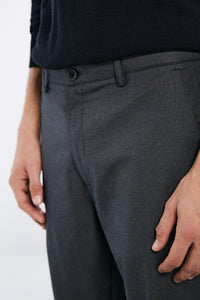 Two-tone textured chinos trousers