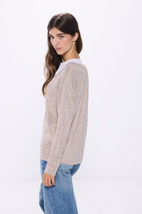 Combined neckline V -shirt