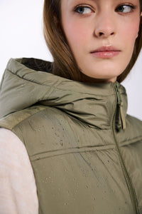 Water repellent padded vest