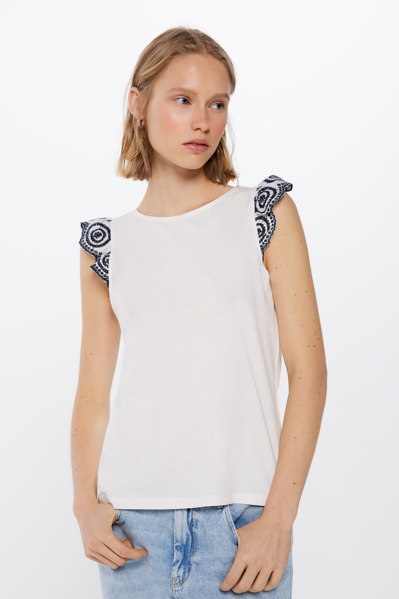 Flounced Swiss embroidery T-shirt